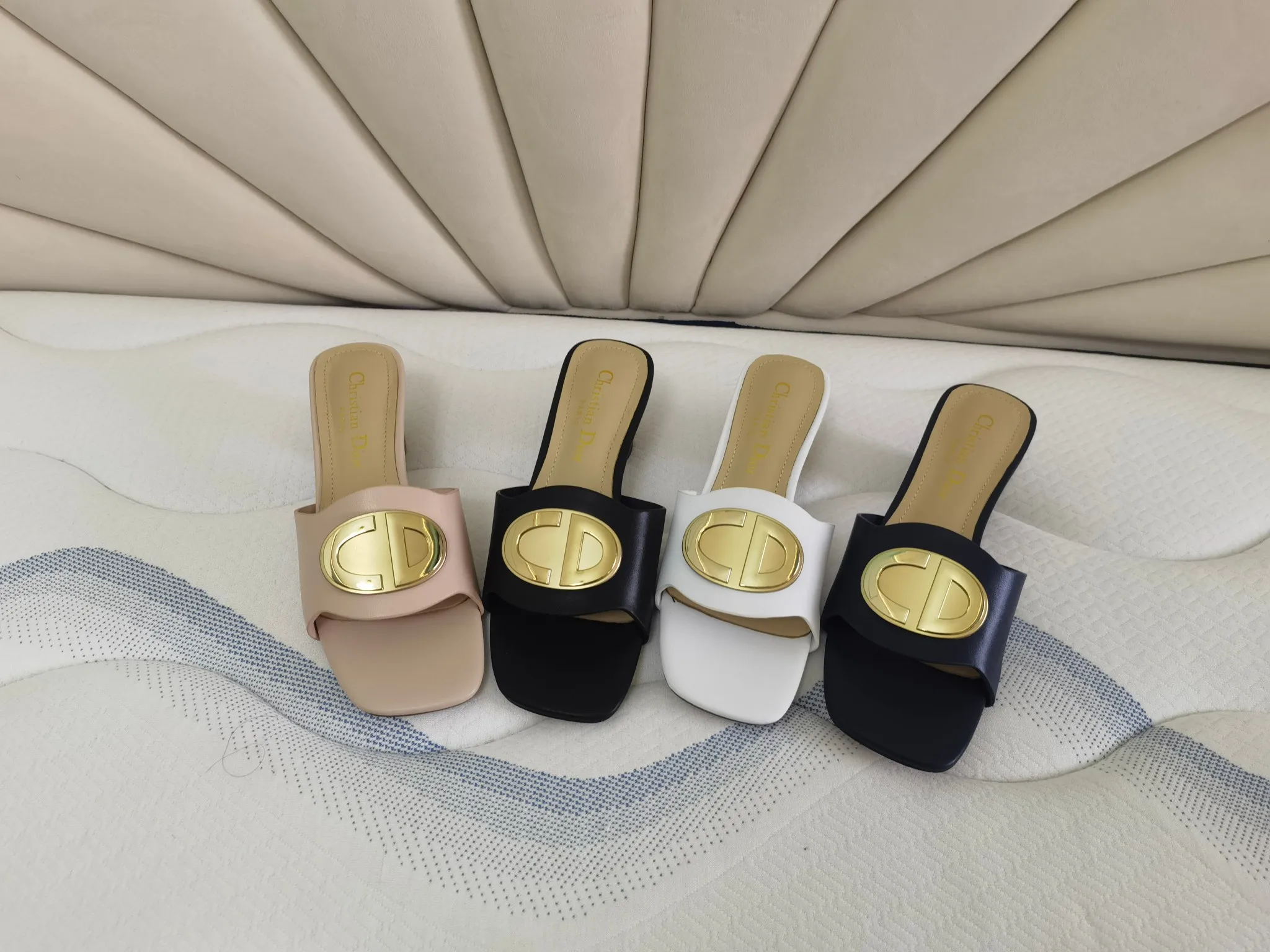 👟👟Ex-factory price 340👟👟 Genuine leather sole +40 Dior 2024 summer catwalk model shipped, heel height 6 cm, four colors available, black, white, apricot, blue, size 35-43
